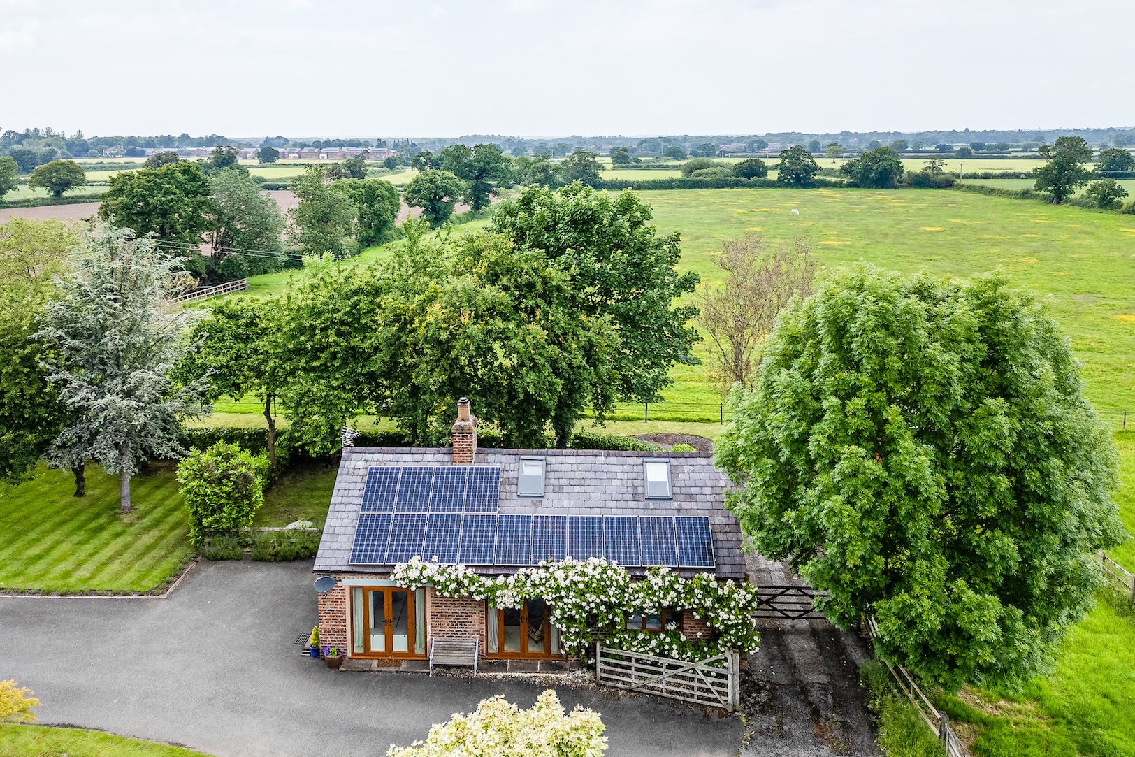 little-smithy-holiday-let-pulford-drone-shot